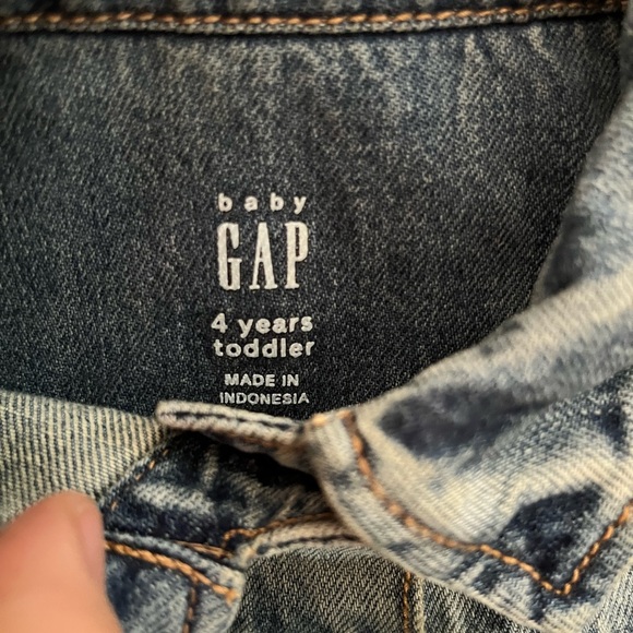 GAP Distressed Fitted Toddler Denim Jacket - Picture 2 of 2